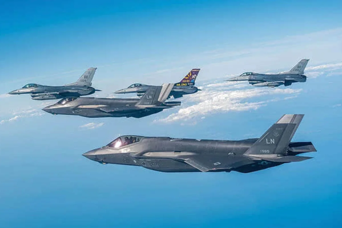 ABŞ Yaxın Şərqə yeni qırıcılar göndərib