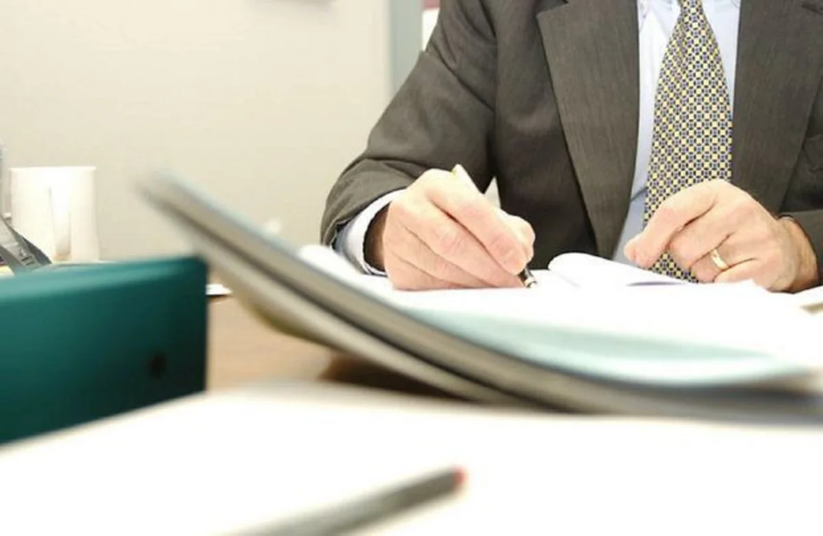 Lizinqdə borclunun öhdəlikləri hansı əmlaka yönəldilə bilər?