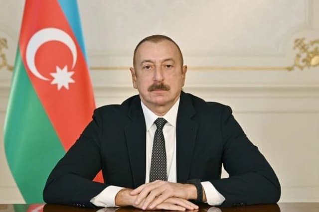 İlham Əliyev Yunanıstan prezidentini milli bayram münasibətilə təbrik edib
