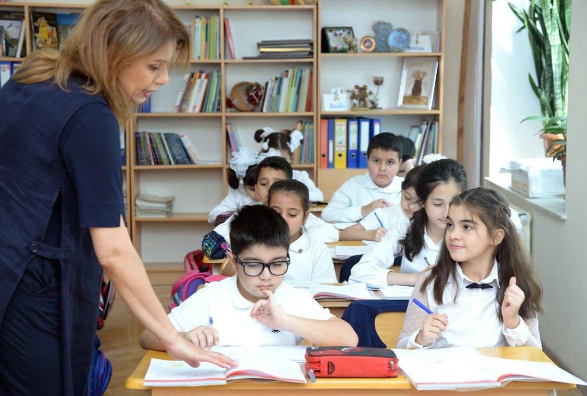 İş yerini dəyişmək istəyən müəllimlərin NƏZƏRİNƏ