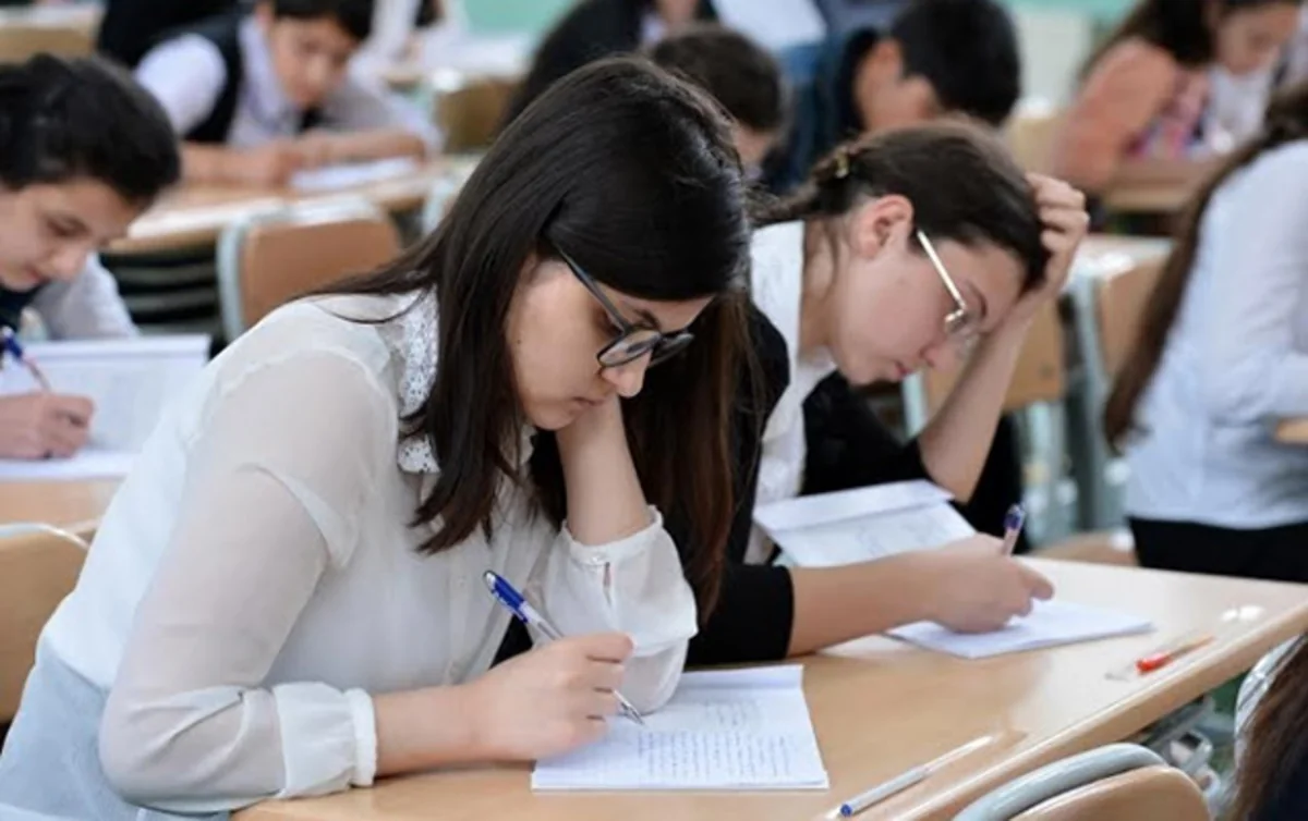 Buraxılış imtahanlarında 8 nəfər maksimum nəticə göstərib - FOTO