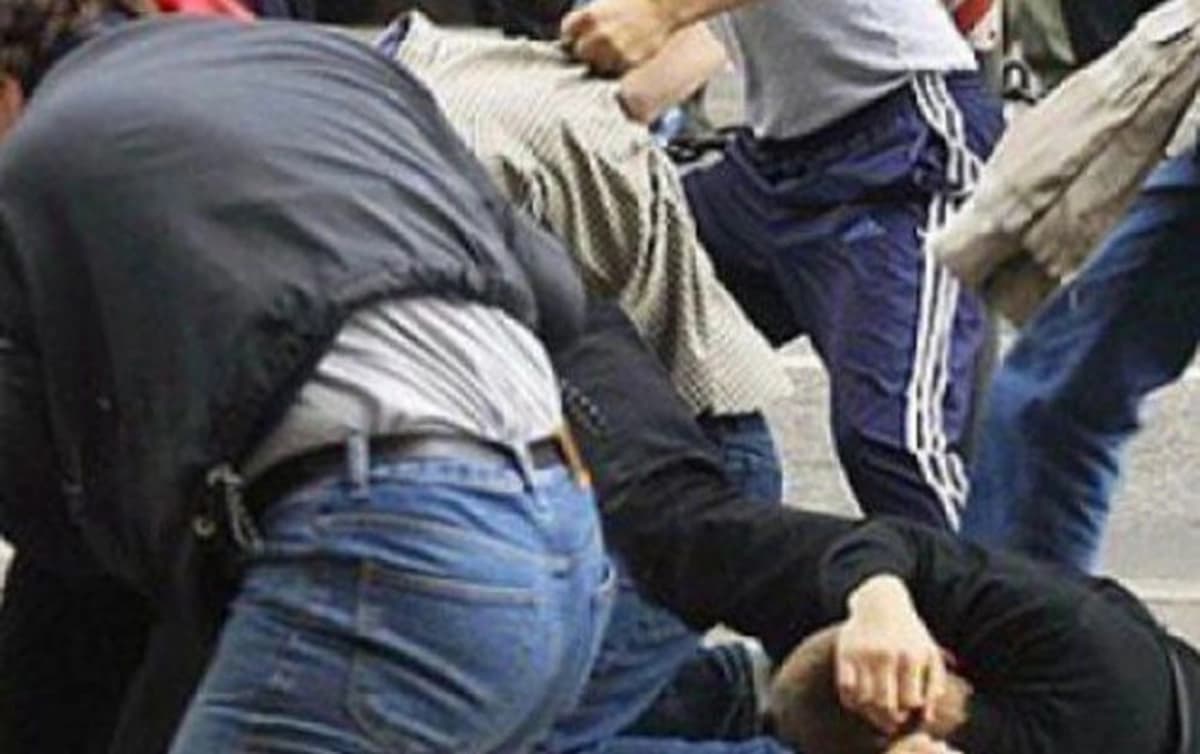 Qayınata təpiklə vurub kürəkəninin bağırsağını partlatdı