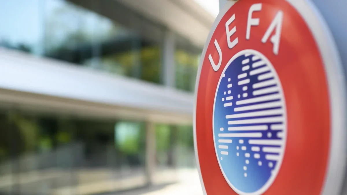 UEFA "Benfika"nı cəzalandırdı