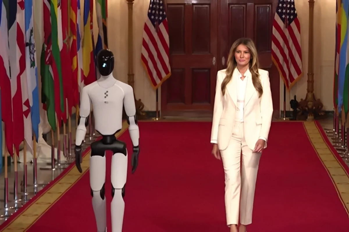 Melaniya Tramp Ağ Evdəki sammitə süni intellekt robotu ilə birlikdə qatılıb - VİDEO