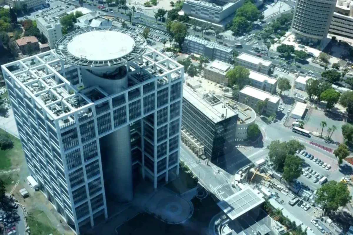 "Hizbullah" İsrail Müdafiə Nazirliyinin binasına raket hücumu barədə bəyanat yayıb