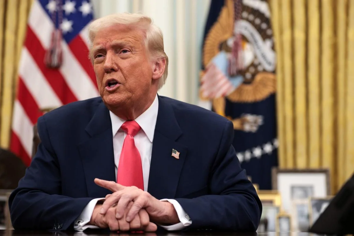 Trampdan sərt mesaj: "İran geri çəkilməsə, zərbələr davam edəcək"