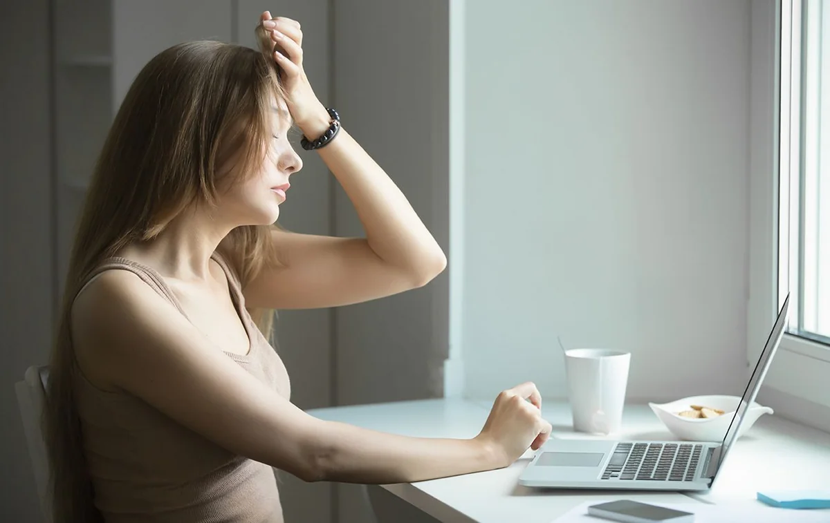 Bəzi gündəlik vərdişlər beyində "dumanlanmaya" səbəb olur - Həkimdən xəbərdarlıq