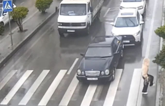 Bakıda yağışlı havada baş verən qəzanın ANBAAN GÖRÜNTÜLƏRİ