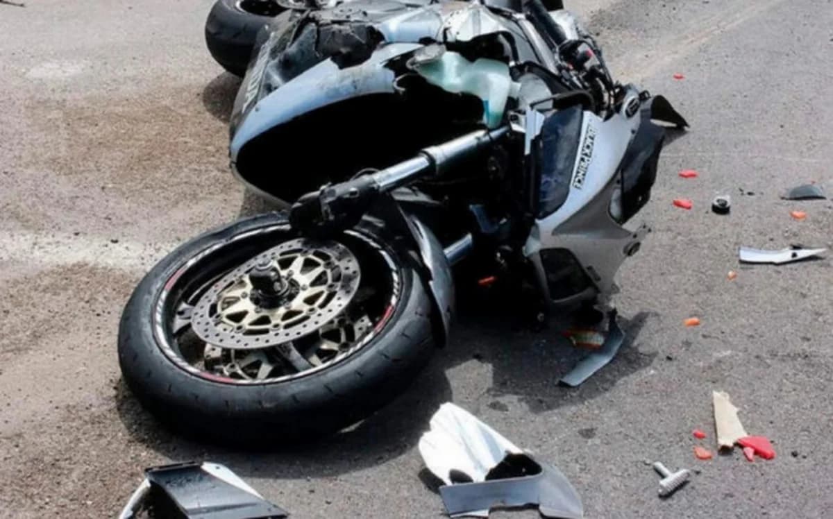 Biləsuvarda motosiklet aşıb: Xəsarət alanlar var