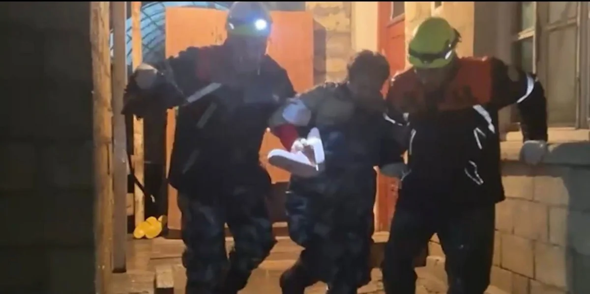 FHN: "Bakı, Sumqayıt və Abşeronda su basmış ərazilərdə 18 nəfər təxliyə edilib" - VİDEO