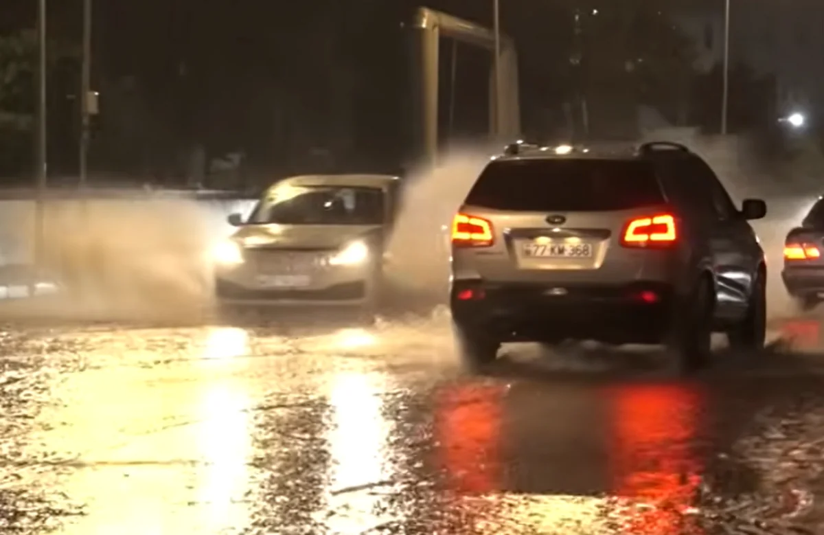 Sabunçudan ŞİKAYƏT: "Üç ay əvvəl təzə kanalizasiya xətti çəkirdilər, işi yarımçıq qoydular" - VİDEO