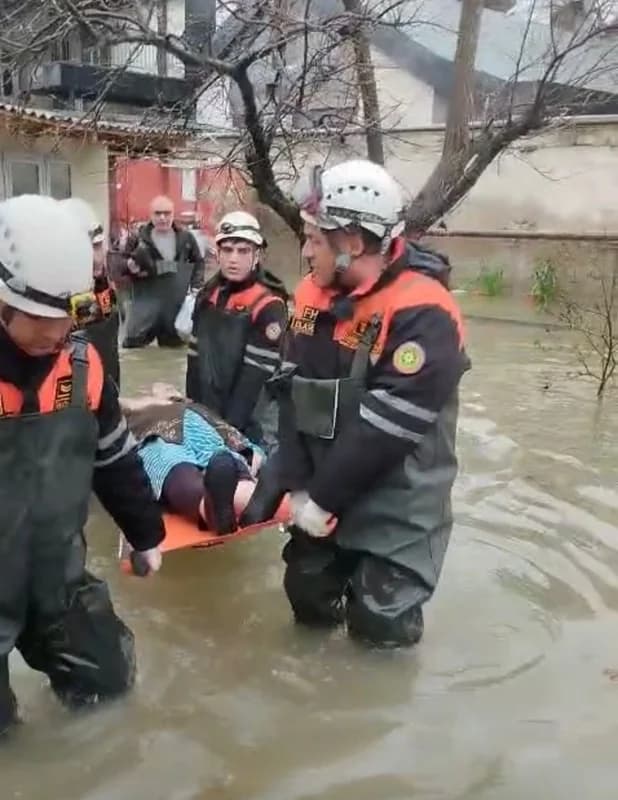 Su basmış ərazilərdən 216 nəfər təxliyə olunub - RƏSMİ - VİDEO