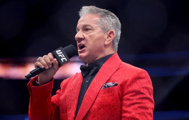 Rinq anonsçusu döyüşün qalibini səhv elan etdi - VİDEO