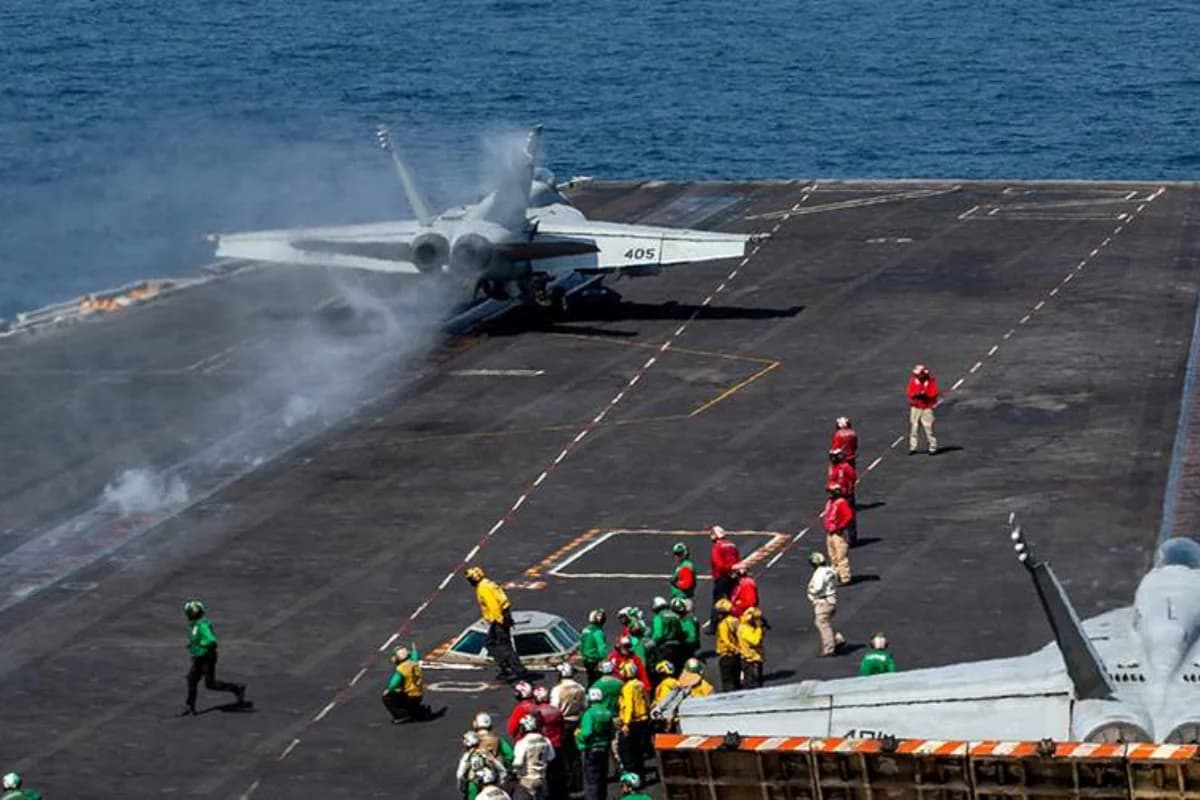 ABŞ və İsrail İranın mülki təyyarəsini vurub