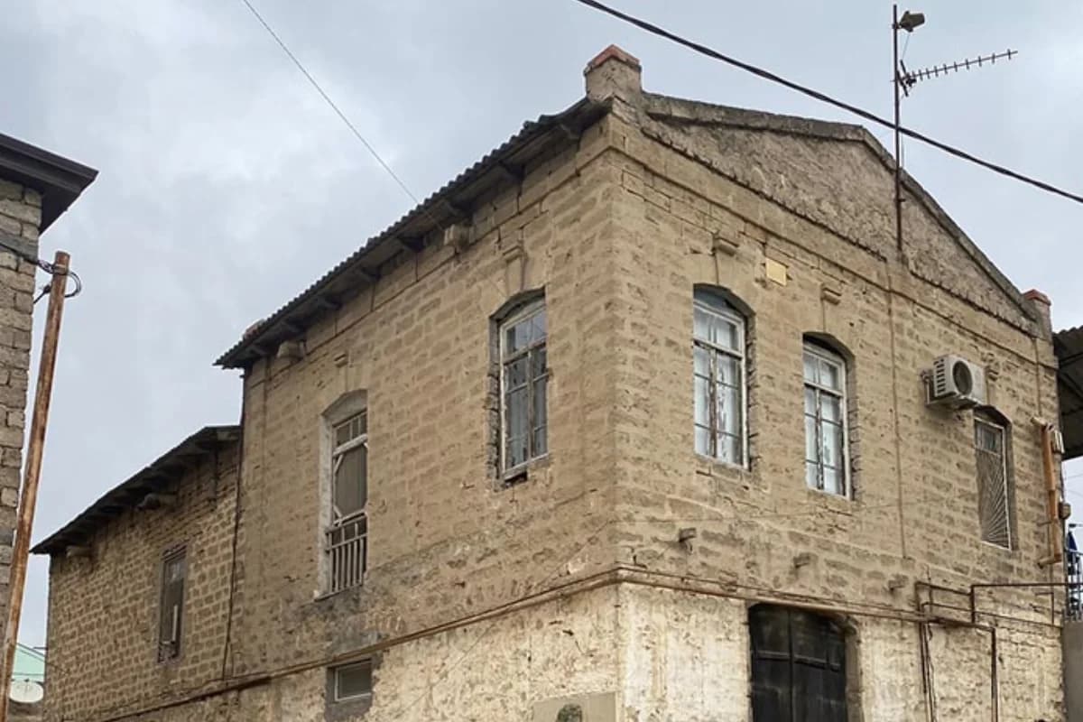 Bakıxanovun doğulduğu evin bir hissəsi uçdu - VİDEO