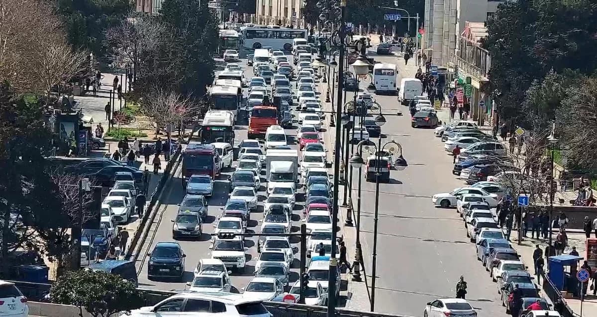 Bakıda böyük sıxlığın səbəbi açıqlandı - FOTO