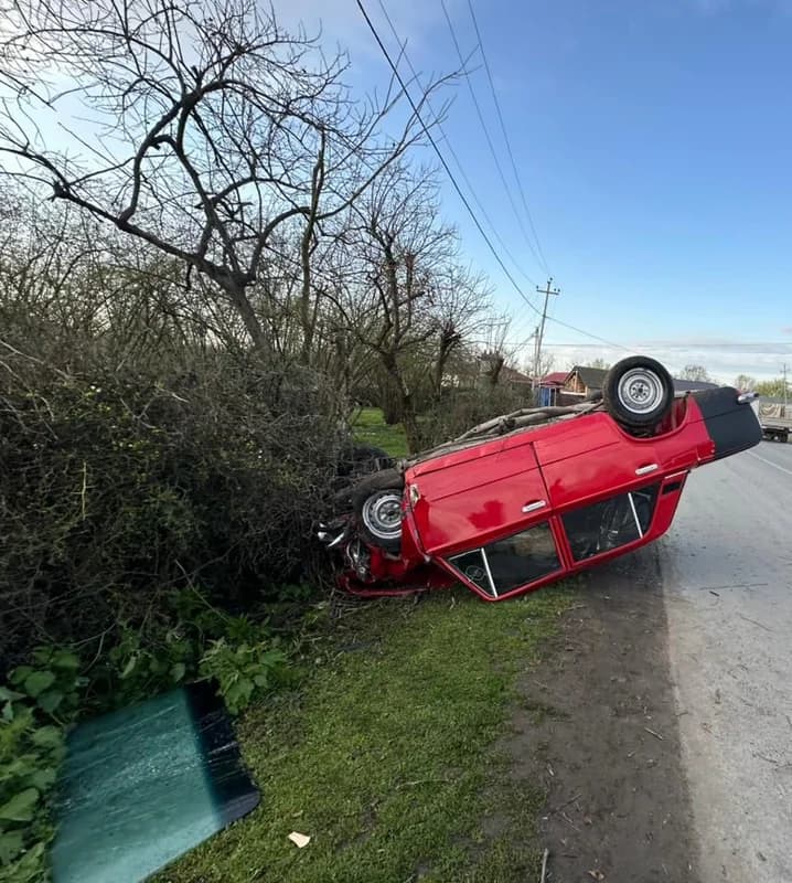 Balakəndə avtomobil aşdı: Xəsarət alanlar var