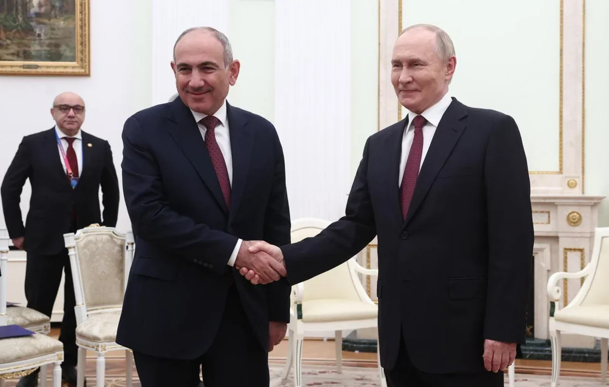 Putinlə Paşinyanın Moskva görüşü MÜZAKİRƏ EDİLDİ - VİDEO