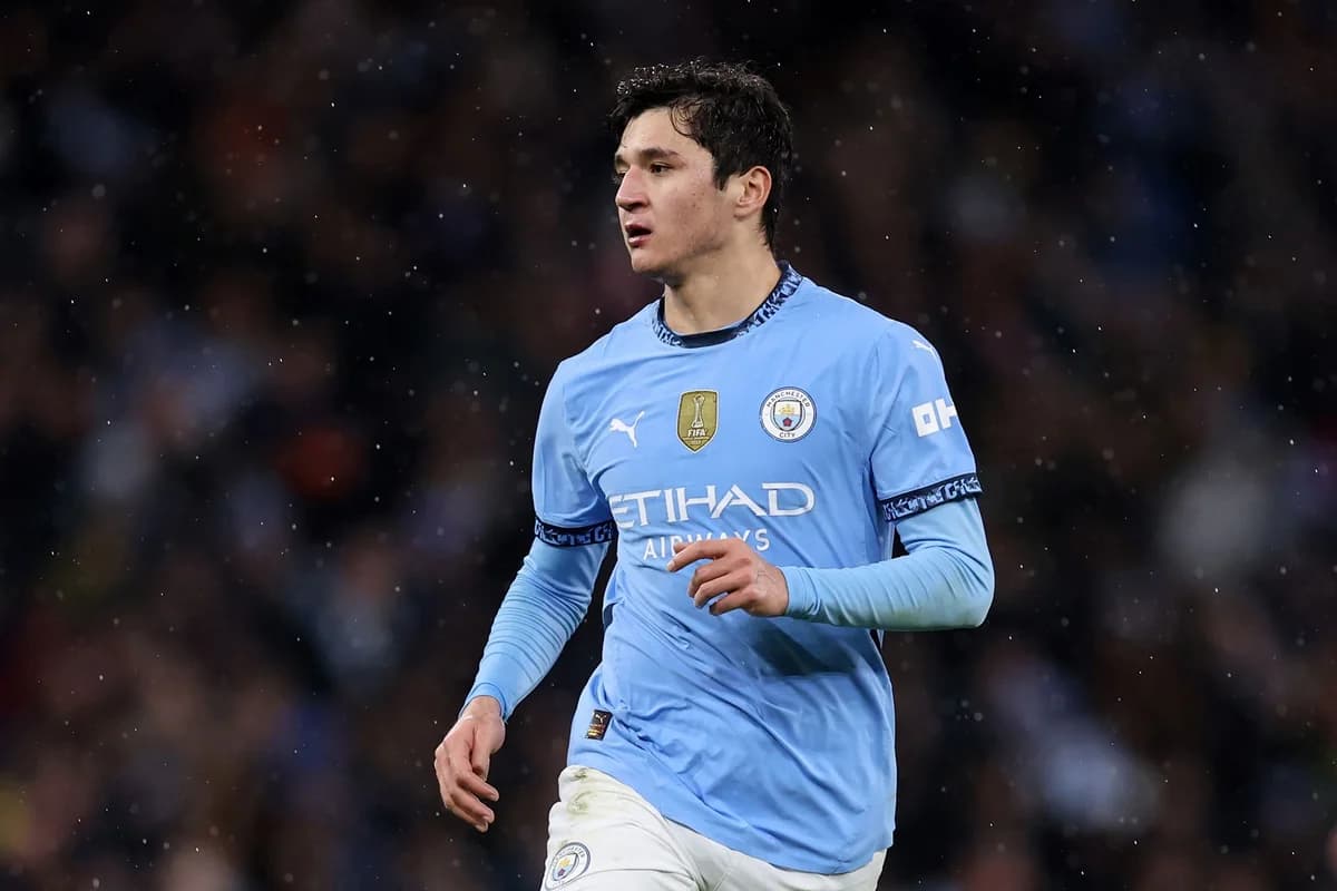 Özbəkistanlı futbolçu "Mançester Siti"nin ən yaxşısı seçildi