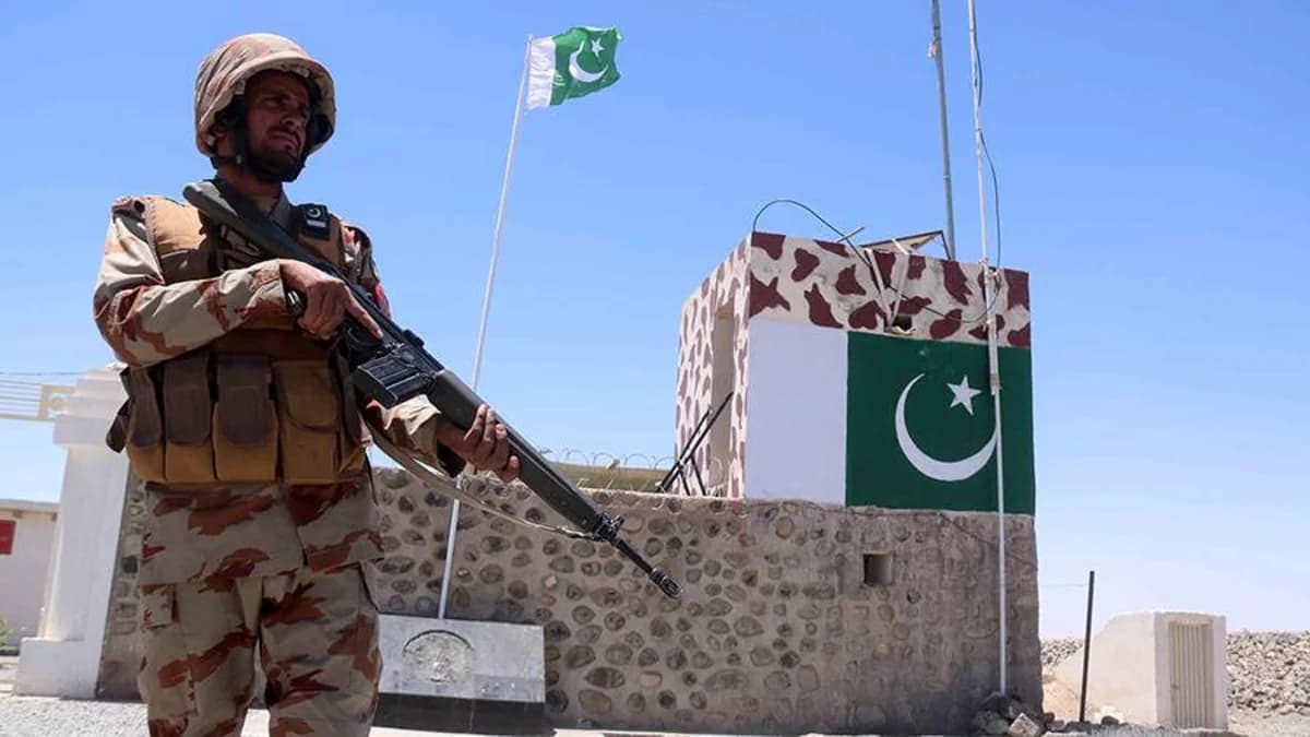 Pakistan Əfqanıstanla sərhəddəki çəpərlərin sökülməsi xəbərini təkzib edib