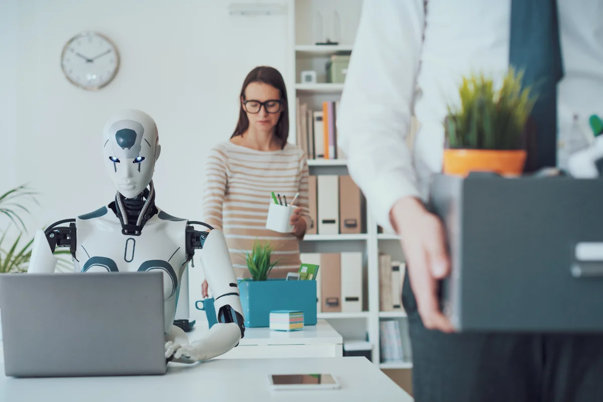 KİV: ABŞ-də süni intellektin tətbiqi səbəbindən iri şirkətlərdə ixtisarlar artır