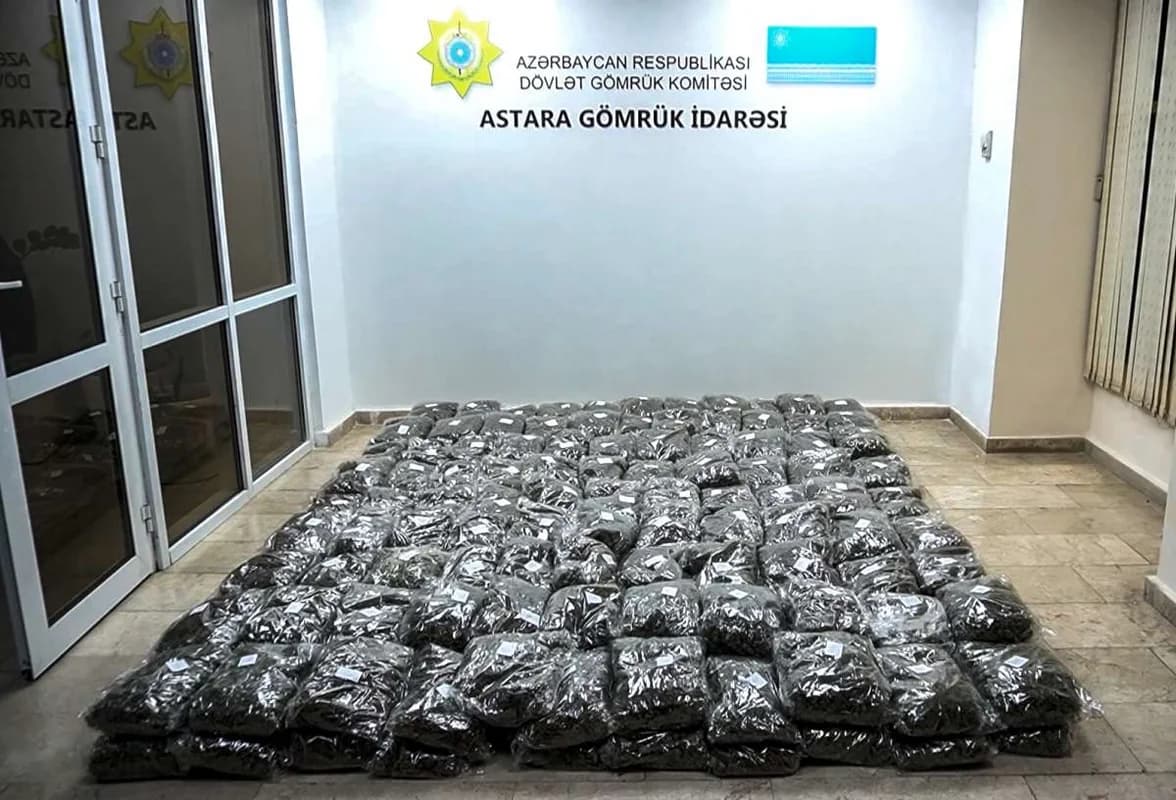 "Quru meyvə" adı ilə 112 kiloqramdan artıq narkotiki ölkəyə keçirmək istədilər - FOTO
