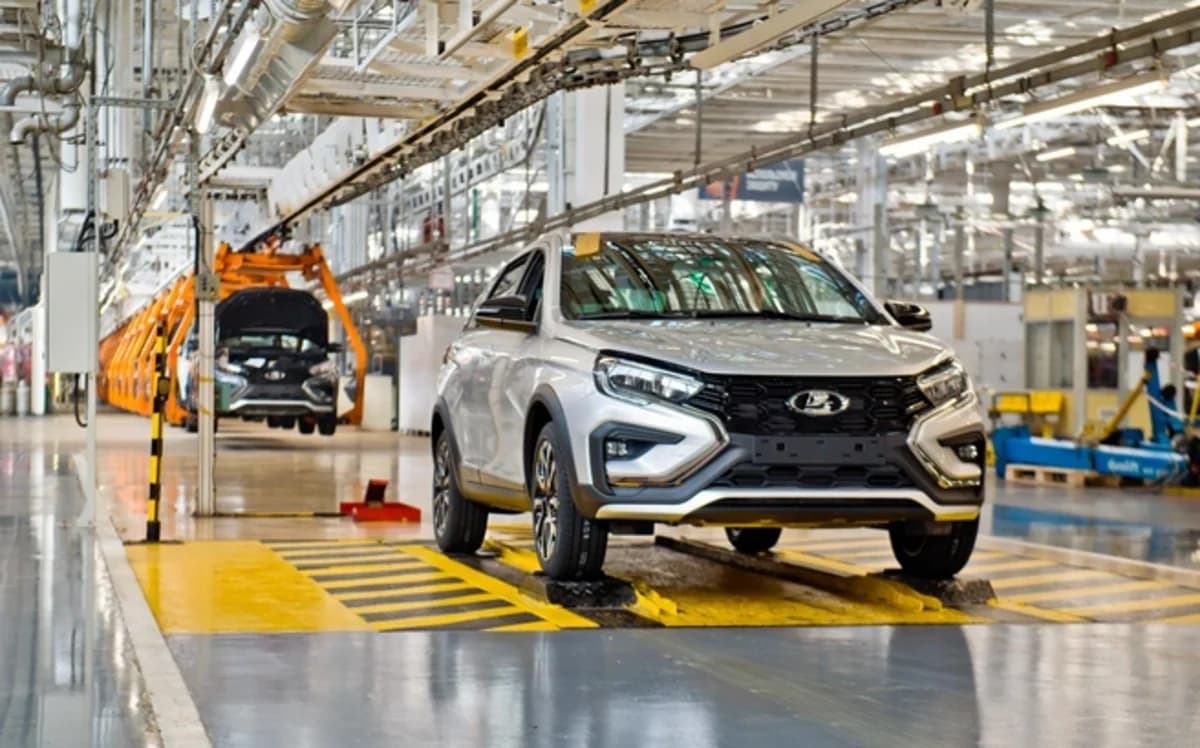 "AvtoVAZ" istehsal xətlərini bağlayır: "Lada" avtomobillərinin satışları niyə azalır?