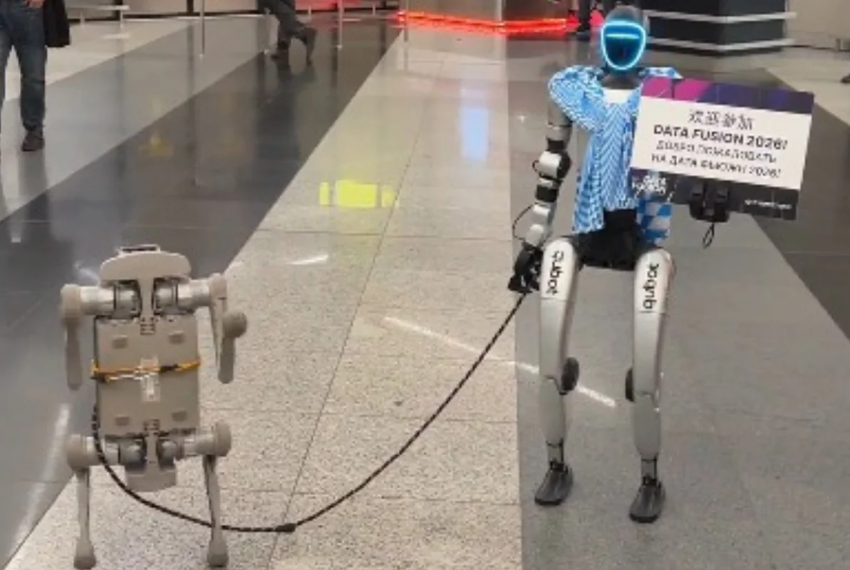 Moskvada hava limanında sərnişinləri qarşılayan robot görüntülənib - VİDEO