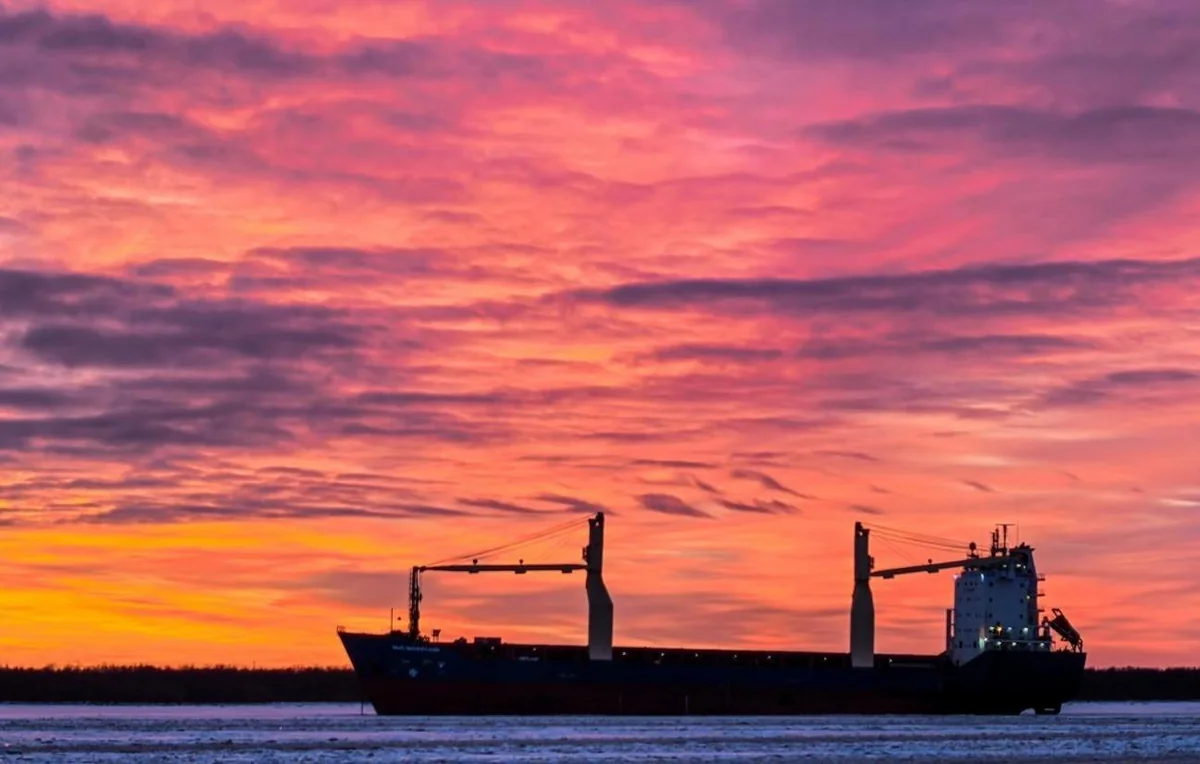 Azov dənizində yük gəmisinə PUA hücumu nəticəsində iki nəfər həlak olub