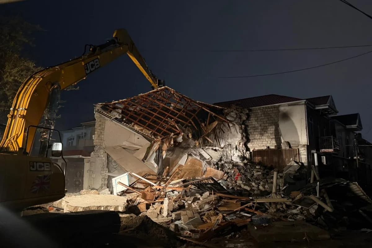 Keşlədə kollektorda qəzaya səbəb olan evin sökülməsinə başlanılıb