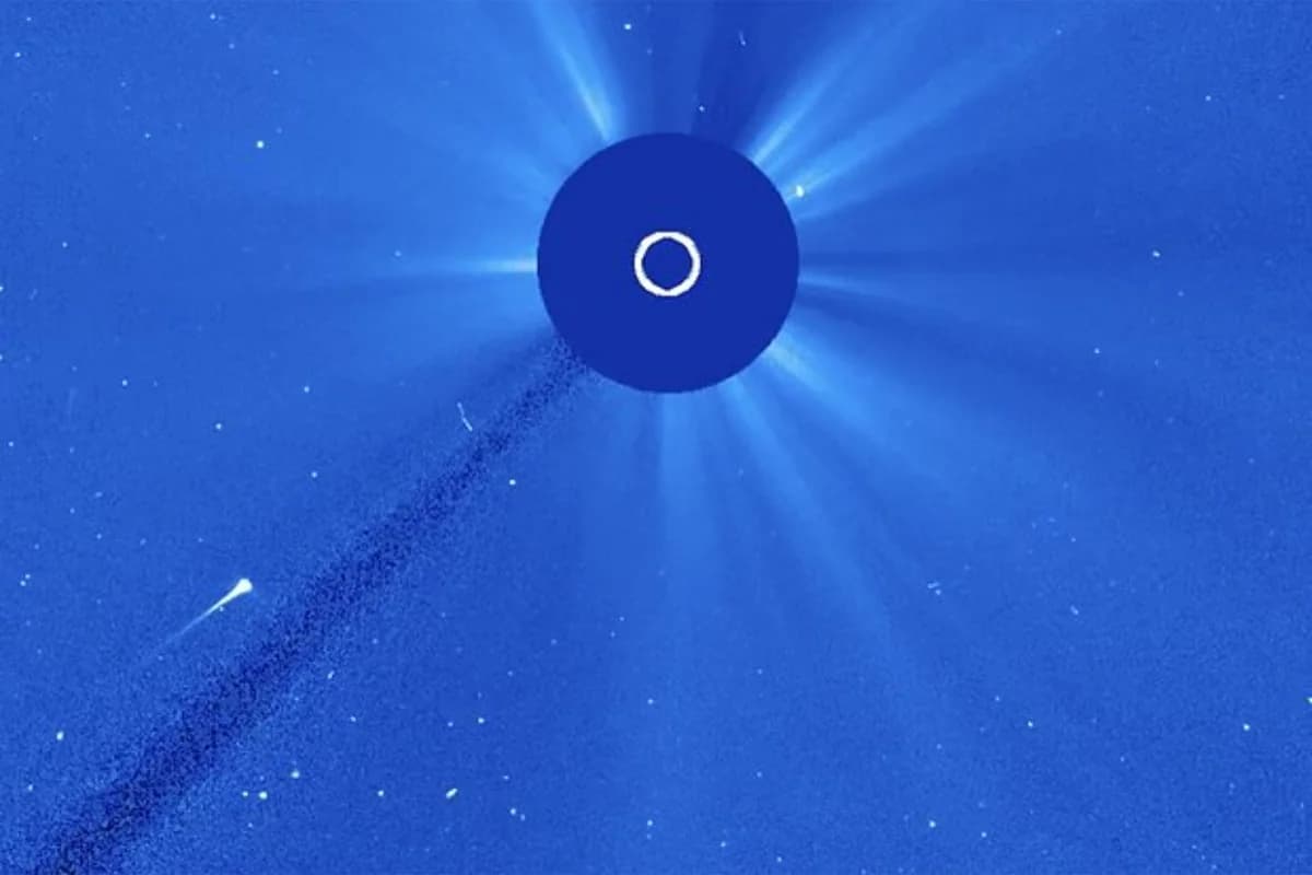 İlin ən parlaq kometası mövcudluğunu dayandırıb