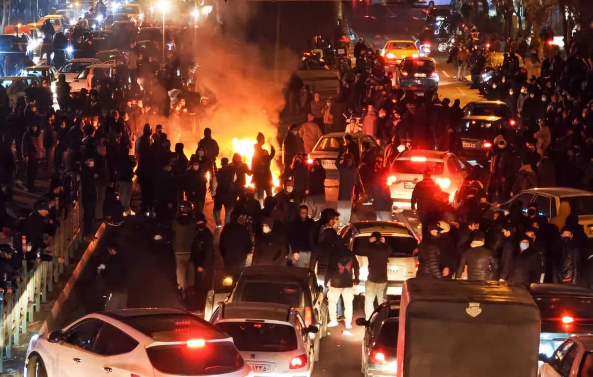 Trampdan etiraf: "ABŞ İrandakı etirazçılara silah göndərib"