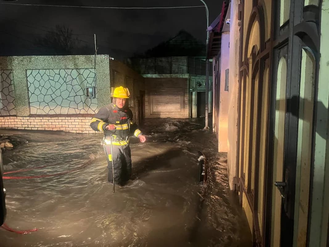 FHN: "İntensiv yağışların fəsadlarının aradan qaldırılması işləri davam etdirilir" - FOTO - VİDEO