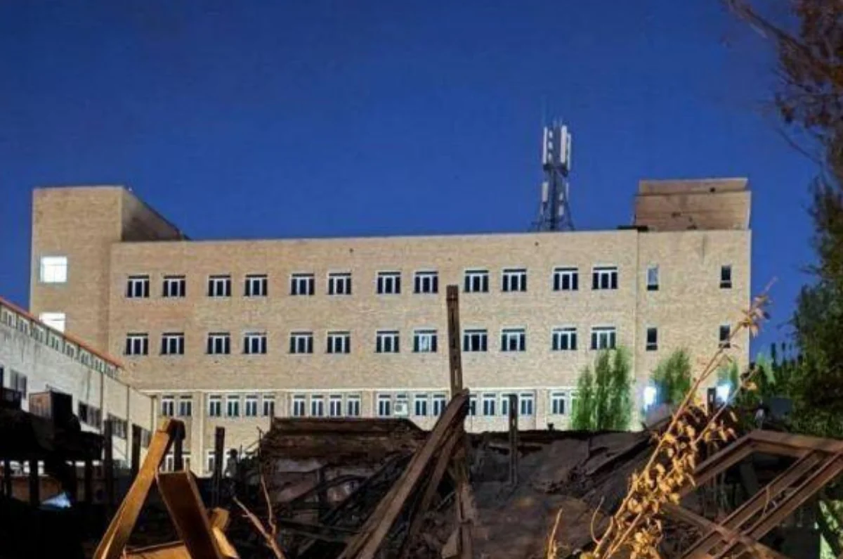 Tehranda ən məşhur universitetlərdən biri bombardmana məruz qalıb - FOTO - VİDEO