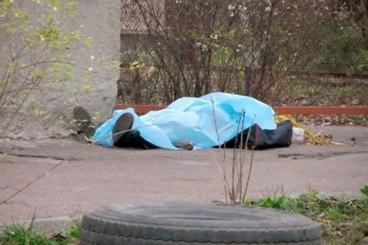 Gəncədə kişi evin damından yıxılıb öldü