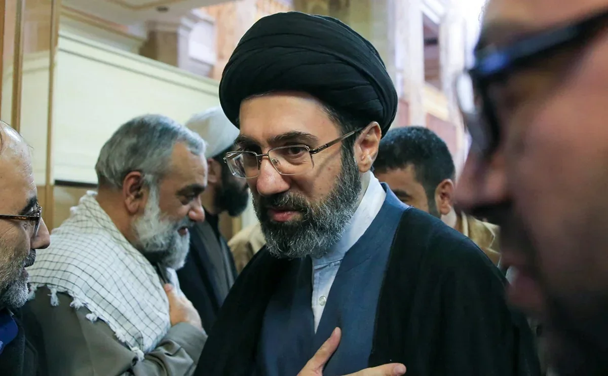 KİV: Müctəba Xamenei ağır vəziyyətdədir və ölkəni idarə edə bilmir