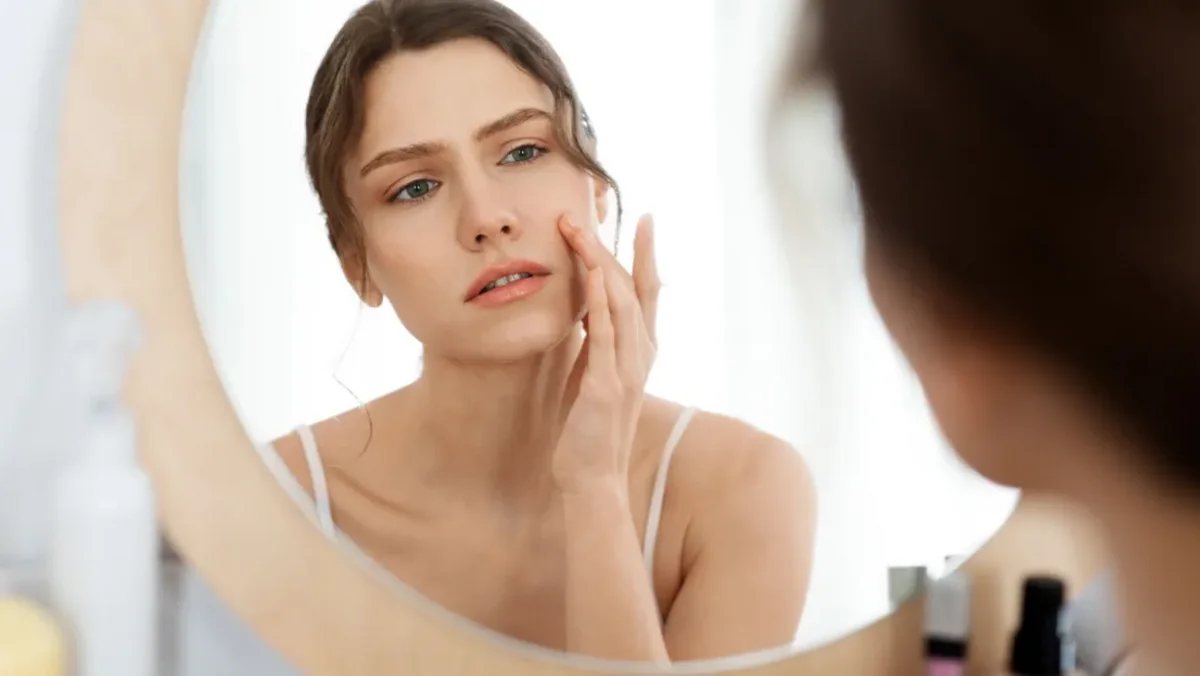 Dəriyə qulluqda yol verilən səhvlər: Qırışlar niyə erkən yaranır?