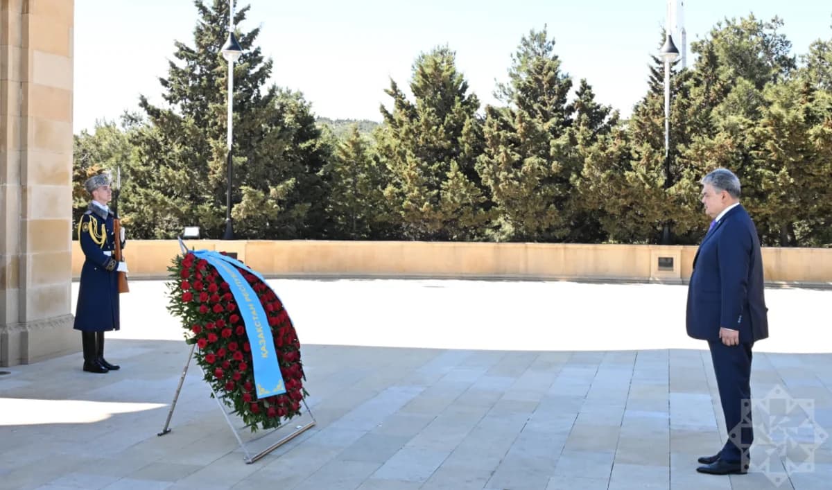 Qazaxıstan nazirləri Şəhidlər xiyabanını və Zəfər parkını ziyarət etdilər - FOTO