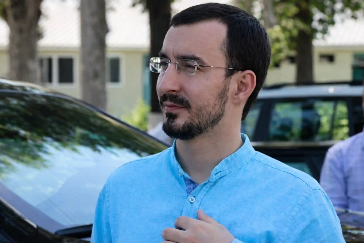 Taleh Bağırzadənin oğlu 17 yaşlı qızın burnunu sındırıb