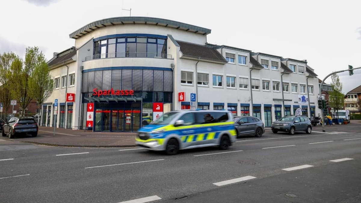 Almaniyada bankda gərgin anlar: Silahlı şəxs saxlanıldı