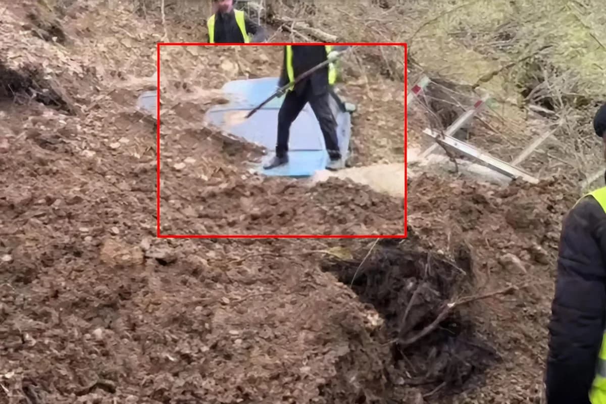 Qubada sürüşmə baş verdi: Avtomobil torpaq altında qaldı - VİDEO