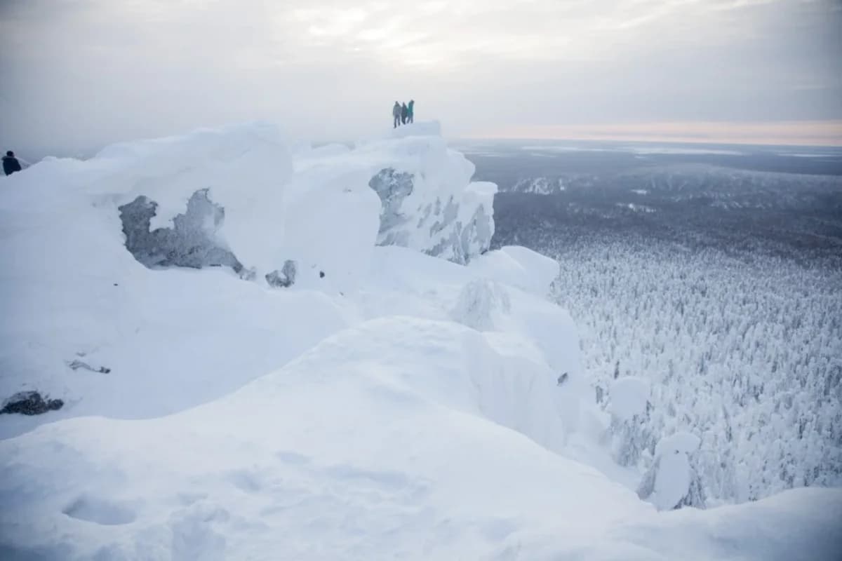 Kamçatkada itkin düşən turist qrupu tapıldı: 2 ölü, 5 yaralı - VİDEO