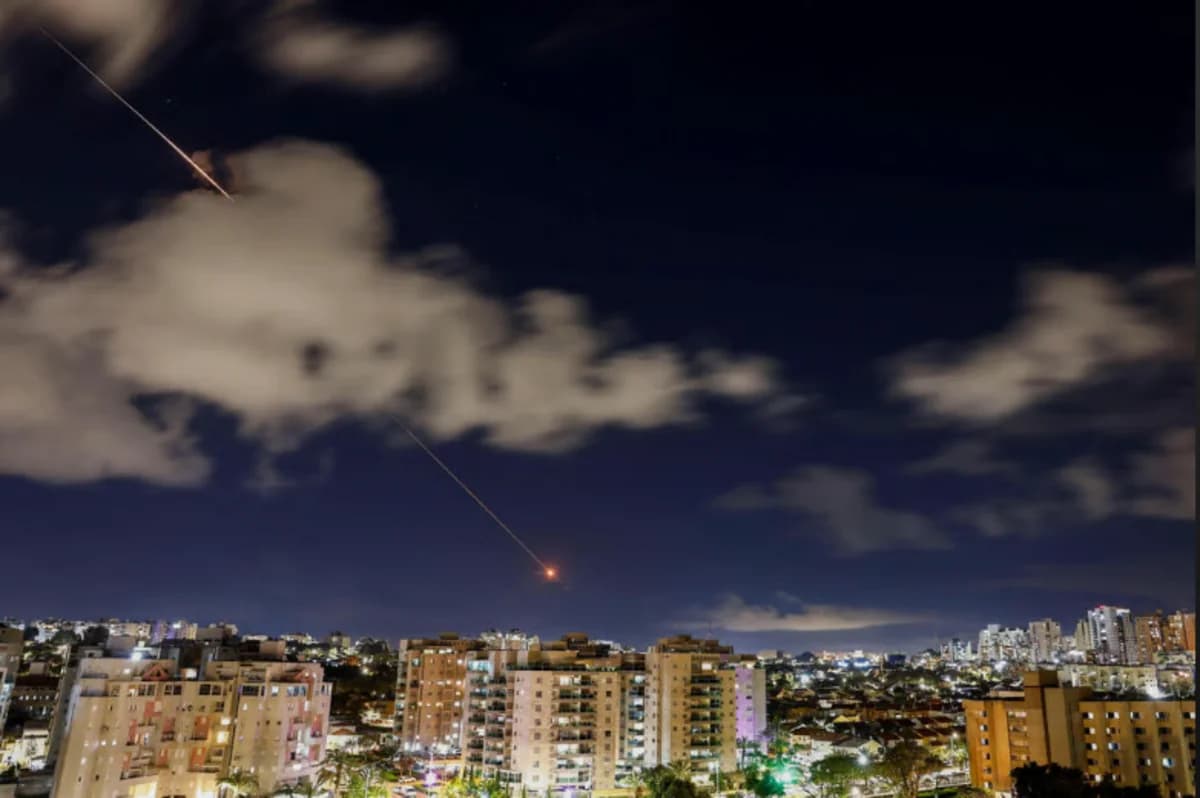 "Hizbullah" İsrailin mərkəzinə raketlər atıb