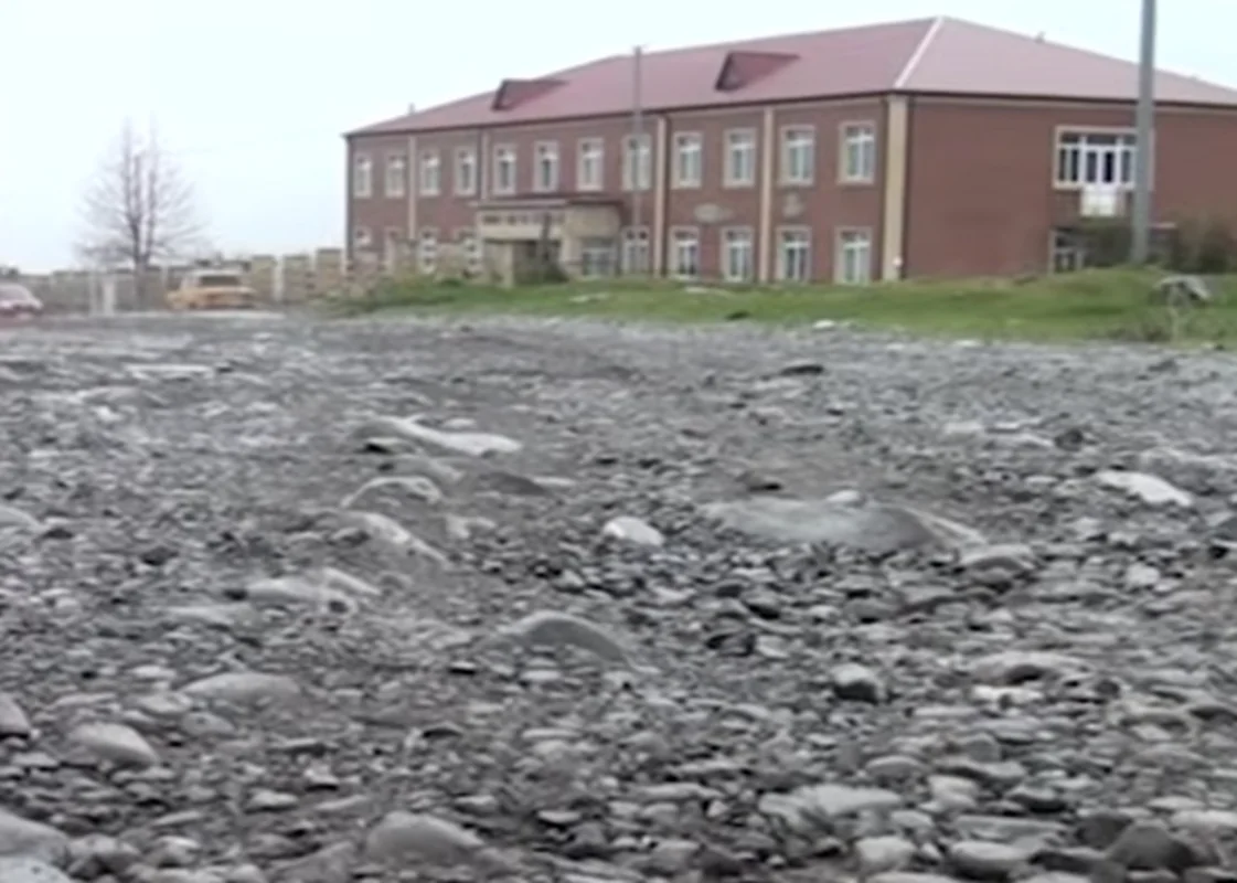 "Kənddə adam qalmır, hamı köçüb gedir" - Oğuzda uzun illər həllini tapmayan yol problemi - VİDEO