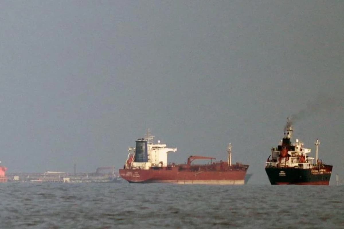 KİV: Fars körfəzində iki min gəmi ilişib qalıb