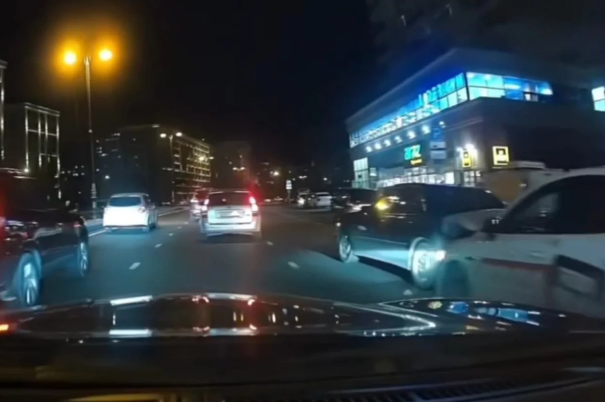 Bakıda sürücülər arasında gərginlik qəza ilə nəticələndi - VİDEO