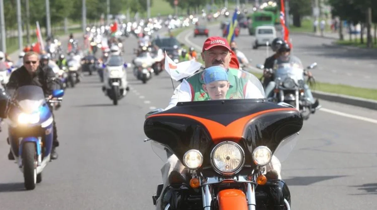 Lukaşenko motosiklet həvəsindən danışdı - VİDEO