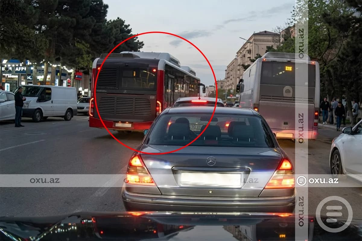 Sumqayıtda sərnişin avtobusu əks hərəkət zolağına çıxaraq təhlükə yaratdı - ANBAAN VİDEO