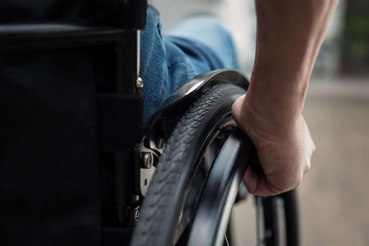 Əlilliyin qiymətləndirilməsi üçün müalicə müddəti tələb olunmayan xəstəliklər hansılardır?