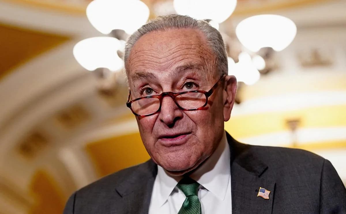 Tramp Senatdakı demokratların "ağlayan" liderini istefaya çağırdı